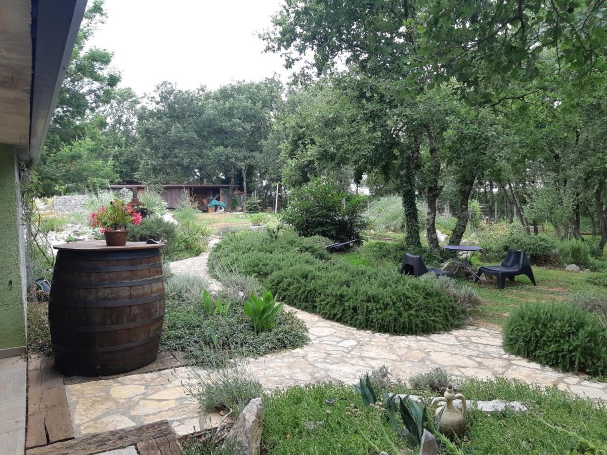 Apartments Bijou With Big Private Garden Near Umag Vilanija Экстерьер фото