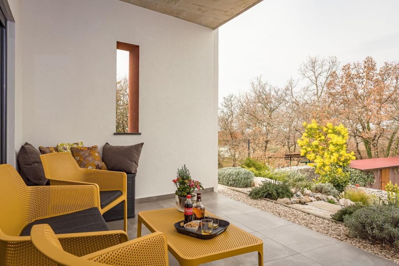 Apartments Bijou With Big Private Garden Near Umag Vilanija Экстерьер фото