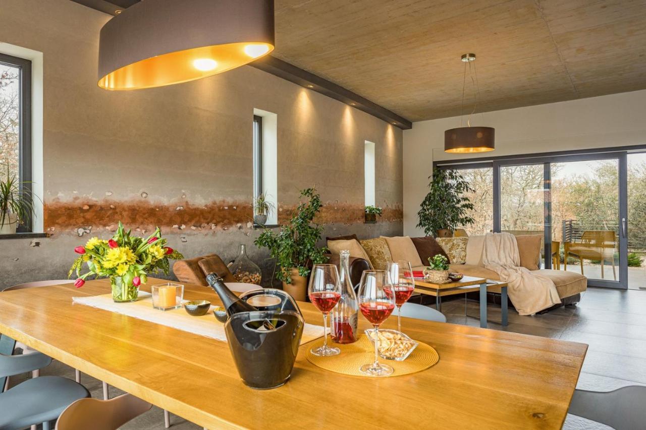 Apartments Bijou With Big Private Garden Near Umag Vilanija Экстерьер фото