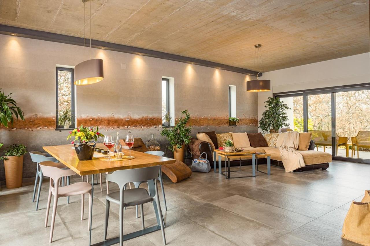 Apartments Bijou With Big Private Garden Near Umag Vilanija Экстерьер фото