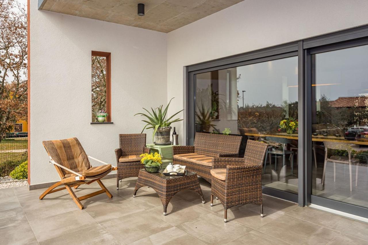 Apartments Bijou With Big Private Garden Near Umag Vilanija Экстерьер фото